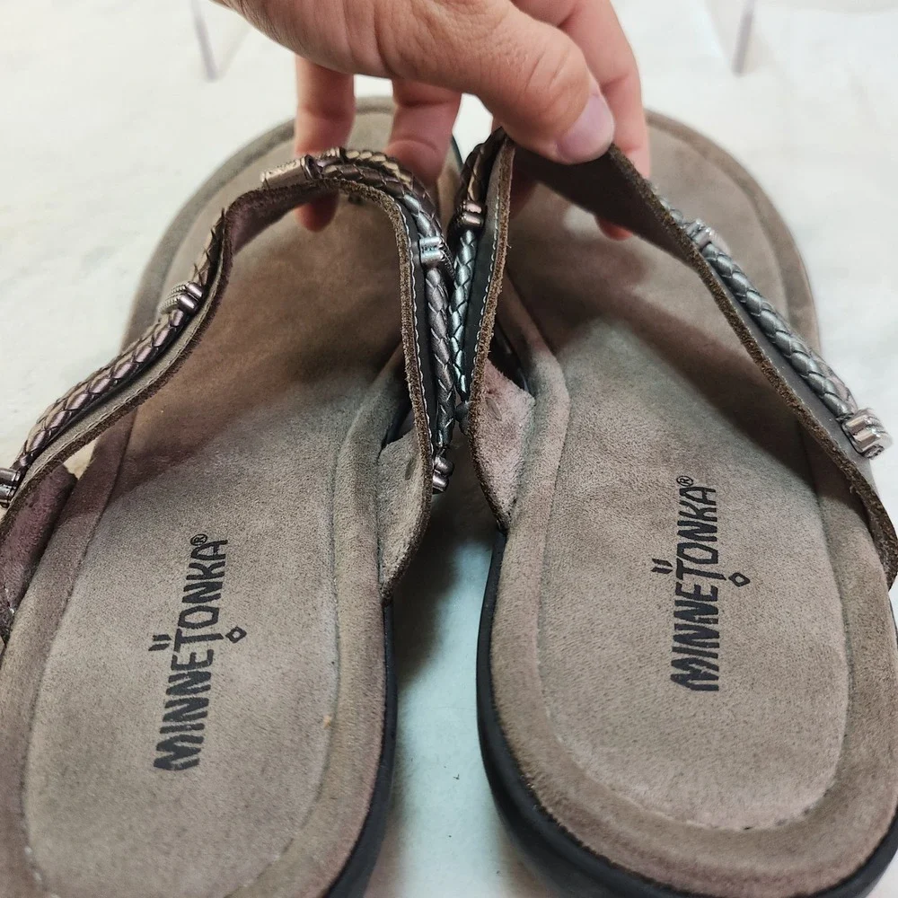 Minnetonka Silverthorne 360 Pewter Leather Boho Sandals Womens 10 Comfort Thong